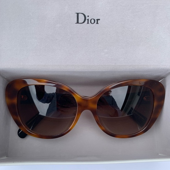 Dior Accessories - 🆕Dior Promesses Sunglasses